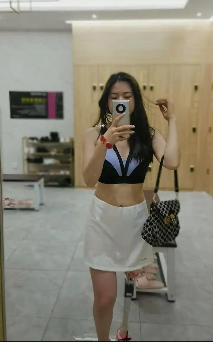 DƬ